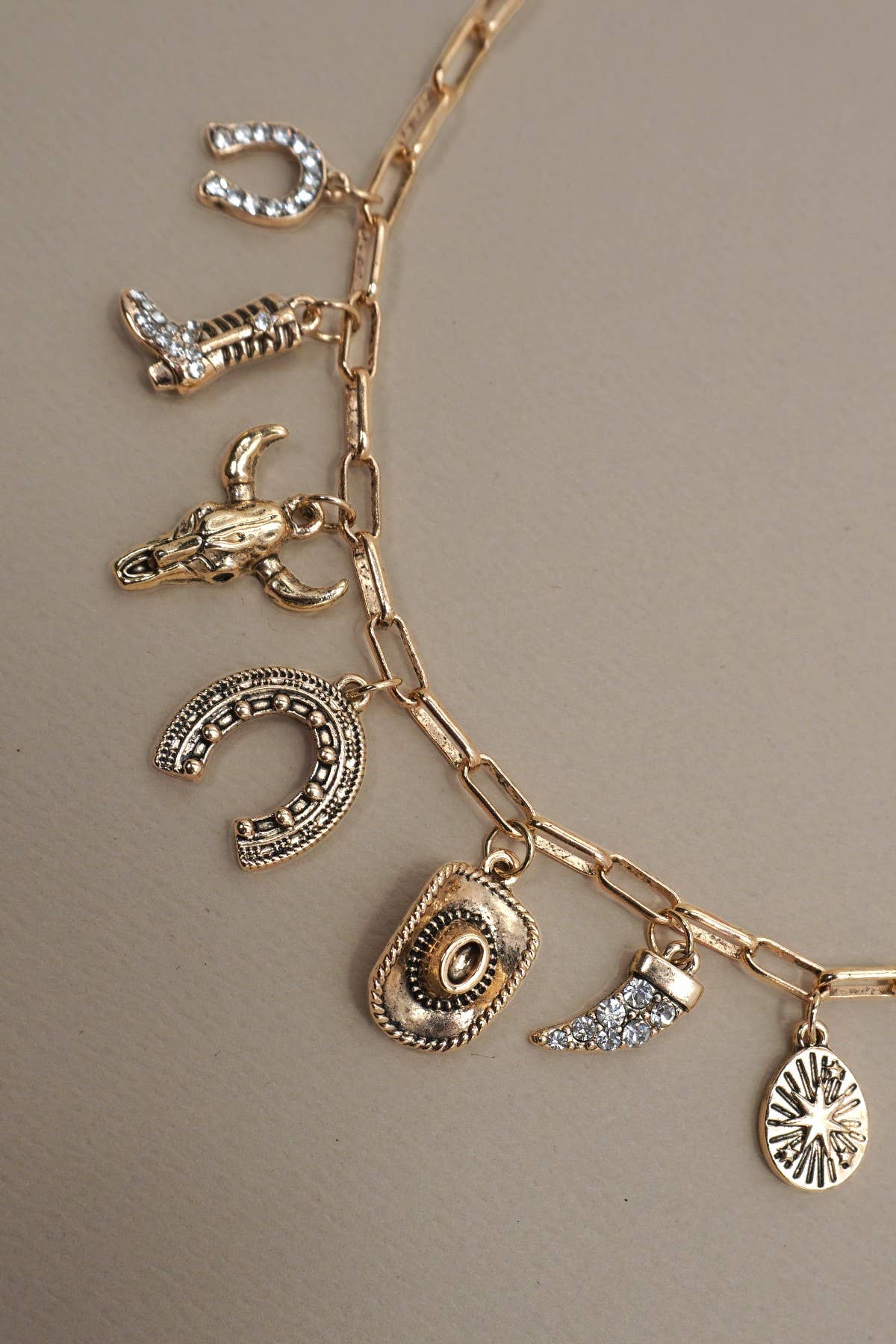 CHARM NECKLACE-WESTERN HAT HORSESHOE BOOT | 80N91404: Gold